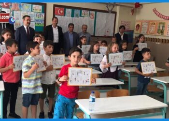 Cumhuriyet İlkokulunda Karne Heyecanı