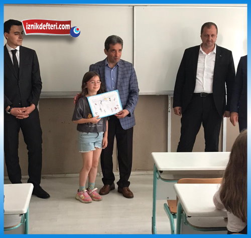 Cumhuriyet İlkokulunda Karne Heyecanı