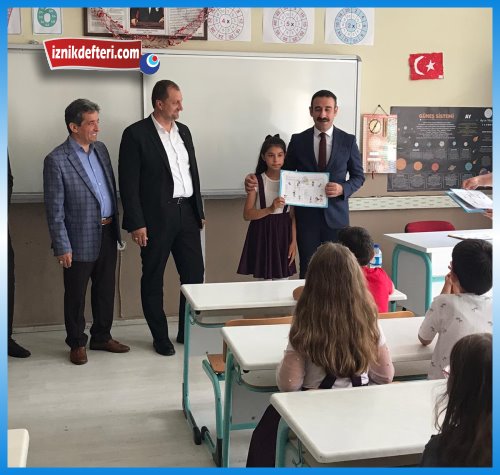 Cumhuriyet İlkokulunda Karne Heyecanı