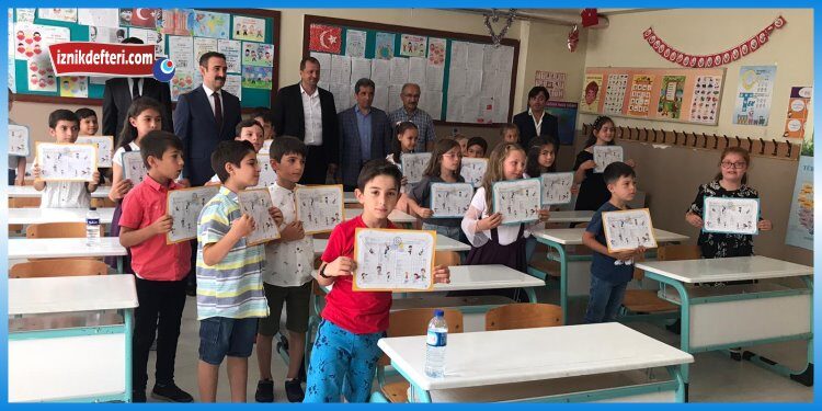 Cumhuriyet İlkokulunda Karne Heyecanı